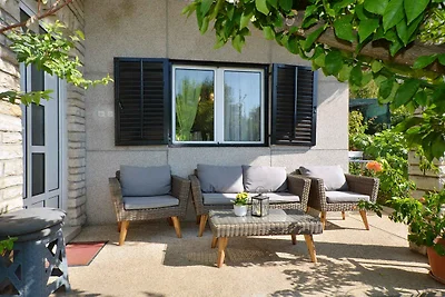 Ferienwohnung mit Terrasse, 10 m vom Meer