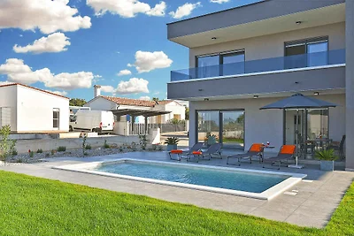 Ferienhaus mit Pool