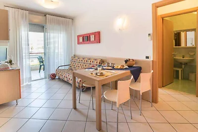 Hotelapartment mit Klimaanlage und Balkon