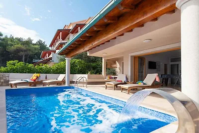 Ferienhaus mit Klimaanlage und Aussenpool