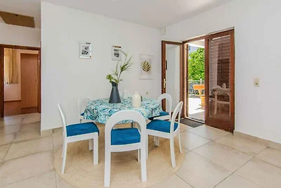 Komfortables Ferienhaus Kurta mit Meerblick i