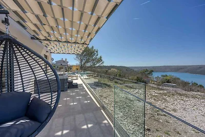 Villa mit beheiztem Pool und Jacuzzi