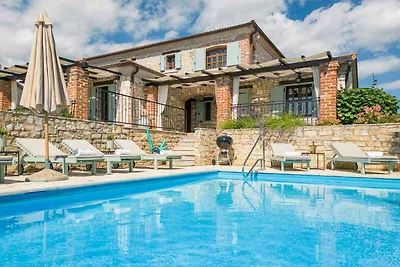 Villa mit Aussenpool
