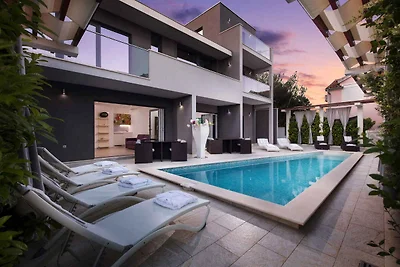 Exklusive Villa Martinis in Rogoznica mit Mee