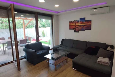 Ferienhaus mit Whirlpool, Klimaanlage und
