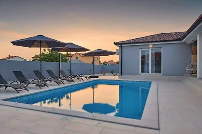 Villa mit Klimaanlage und Pool