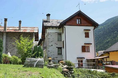 Ferienhaus In ruhiger Lage in den Bergen am R