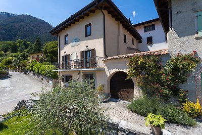 Ferienhaus mit Balkon und Garten