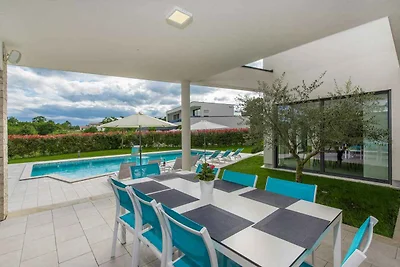 Villa Eine Luxusvilla mit einem kristallklare