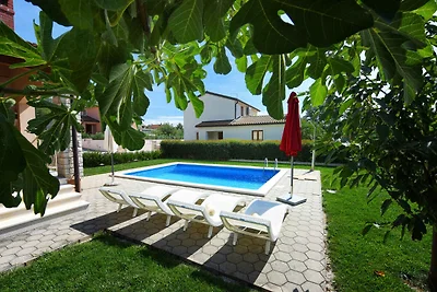 Villa mit Pool und Klimaanlage