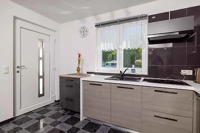 Ferienhaus mit Pool und Garten