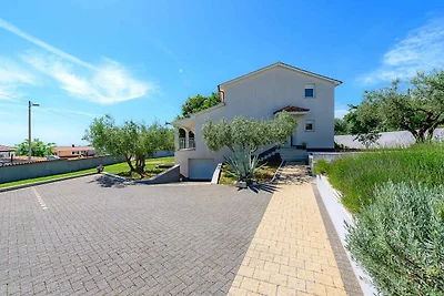 Villa mit Pool und Klimaanlage