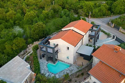 Villa mit Klimaanlage und Pool