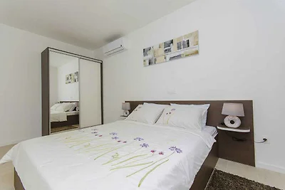 Ferienwohnung mit Klimaanlage und Pool