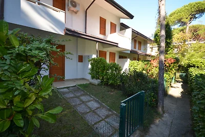 Villa mit Klimaanlage und Balkon