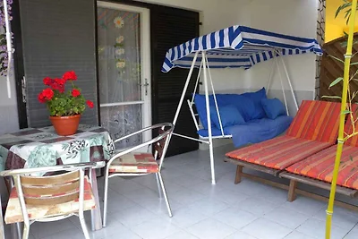 Ferienhaus am Ufer mit Steg, Klimaanlage und