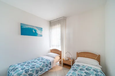 Ferienwohnung mit Pool und Balkon