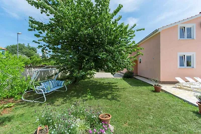 Villa mit Pool und Garten