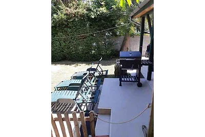 Ferienhaus mit 2 Terrassen und Pool in der Nä