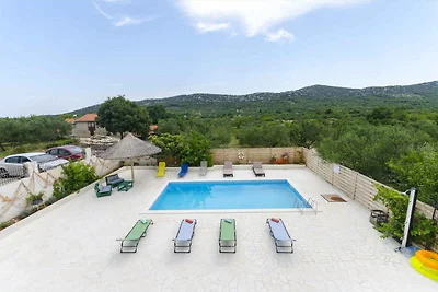 Villa Familienfreundlich mit Klimaanlage, Poo