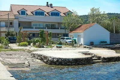 Moderne Seafront Apartments in Mrljane auf de