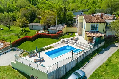 Ferienhaus mit Pool und Klimaanlage