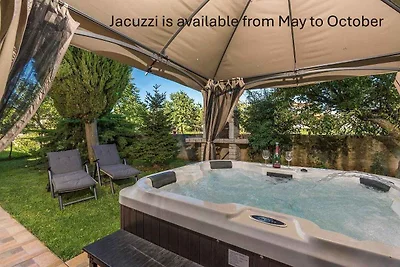 Ferienwohnung mit Klimaanlage und Whirlpool