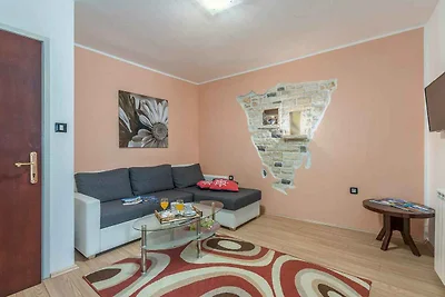 Ferienwohnung mit Pool und Garten zur gemeins