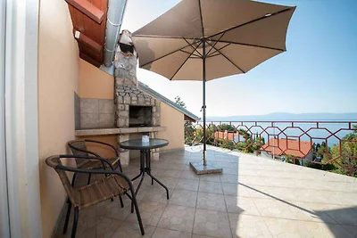 Ferienwohnung mit Swimmingpool und Meerblick