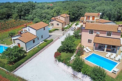 Villa mit Pool und Klimaanlage
