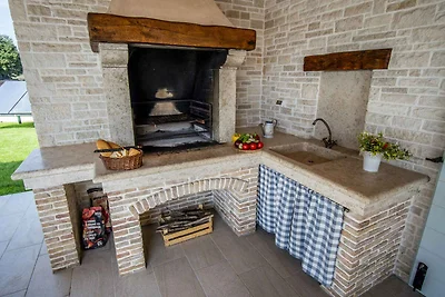 Villa mit Swimmingpool, Tischtennis und