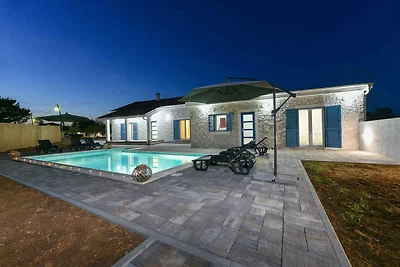 Villa familienfreundlich mit Pool und