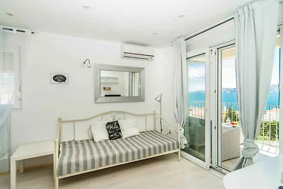 Ferienwohnung mit Klimaanlage und Balkon