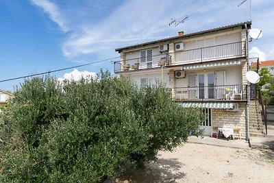 Ferienwohnung mit Klimaanlage und Balkon in d