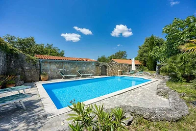 Villa mit Pool und Meerblick