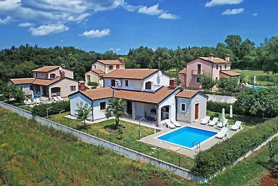 Villa mit Pool und Klimaanlage