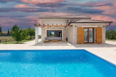 Ferienhaus mit Aussenpool