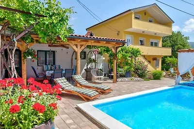 Ferienhaus mit Pool und Klimaanlage