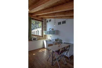 Studio rustikal eingerichtet, mit Ausblick au
