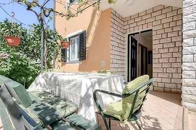 Ferienwohnung mit Terrasse 100 m vom Strand