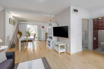 Ferienwohnung mit Balkon und Klimaanlage