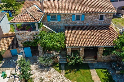 Villa mit Swimmingpool, Taverne und