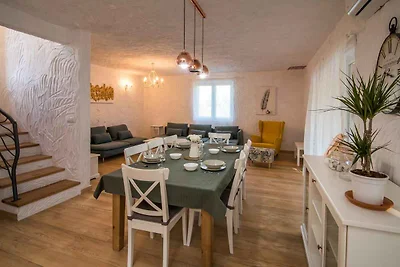Ferienhaus mit Pool und Billiard