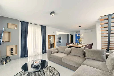 Villa mit Pool und Grill