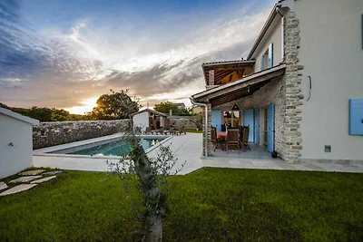Villa mit Pool und Klimaanlage