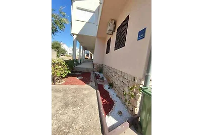 Ferienwohnung WOHNUNG DORIANA (2+1)