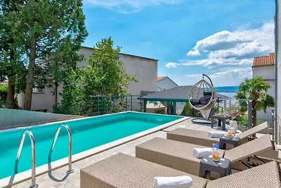 Ferienwohnung mit Swimmingpool und Whirlpool 