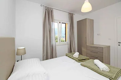 Ferienwohnung modern eingerichtet nur 300 m v