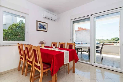 Gemütliches Ferienhaus Andela in Sukošan bei