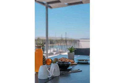 Exklusive Villa am Wasser mit privatem Pool u